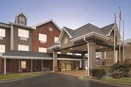 Top 10 amenities at Country Inn & Suites by Radisson, Boone, NC 